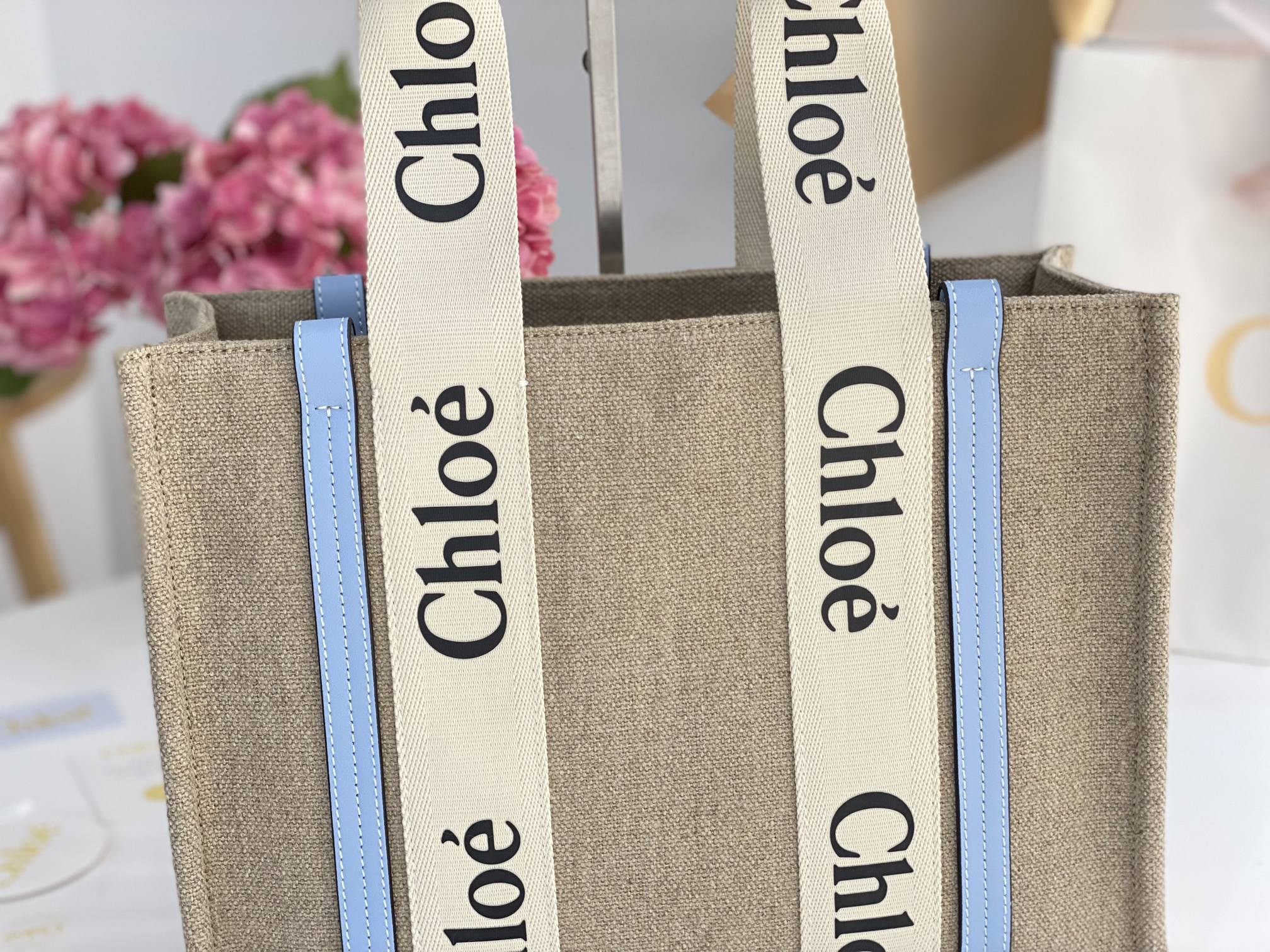 Chloe Medium Woody Tote Bag In Linen 